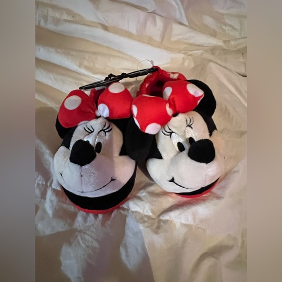 Disney Girl Size 7/8 9/10 11/12 Minnie Mouse Slippers Red Black New - Picture 2 of 6